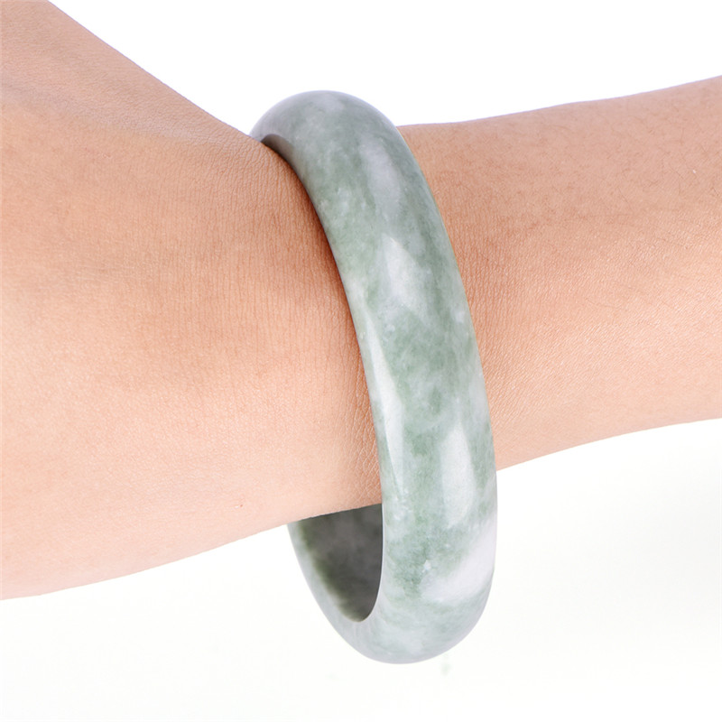 ธรรมชาติสีเขียวหยกสร้อยข้อมือก - Bracelets บทวิจารณ์และราคา