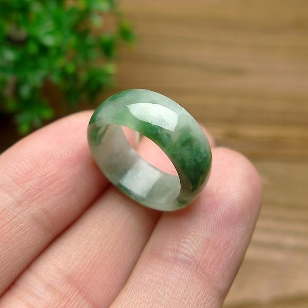 แหวนหยกสีเขียวอัญมณีธรรมชาติ J - Rings บทวิจารณ์และราคา
