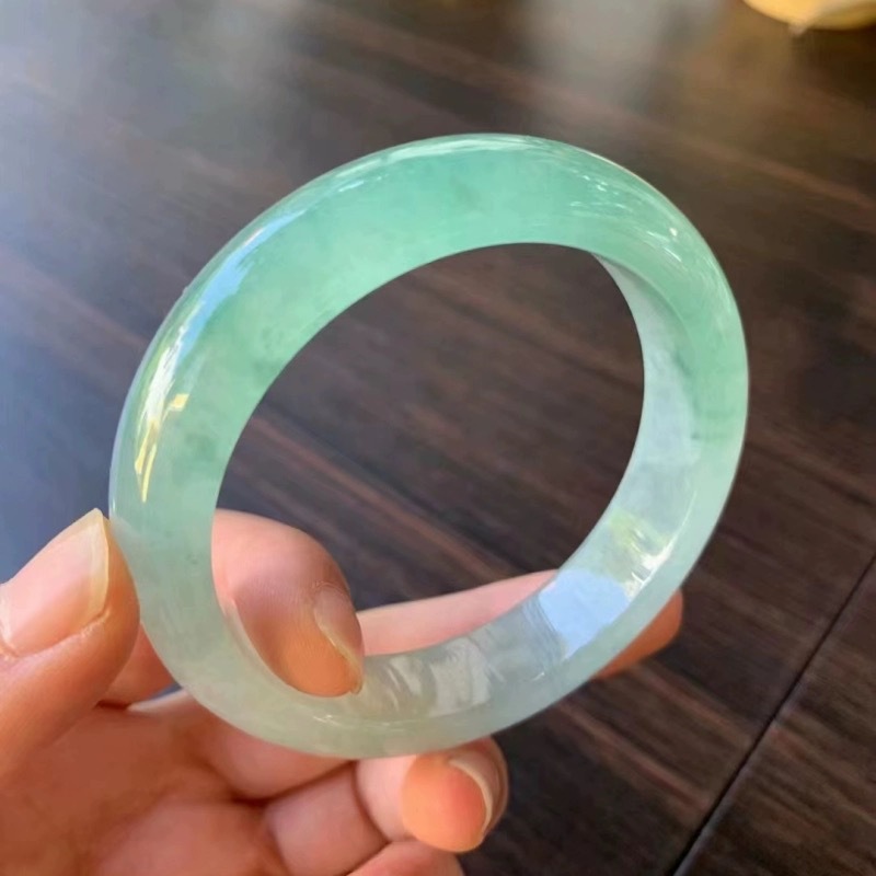 หยกน้ำแข็งสีอ่อนสำหรับสาวๆ กำไ - Bracelets บทวิจารณ์และราคา